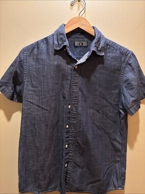 Rye Short-Sleeve Chambray Button-Down Shirt in Denim Blue